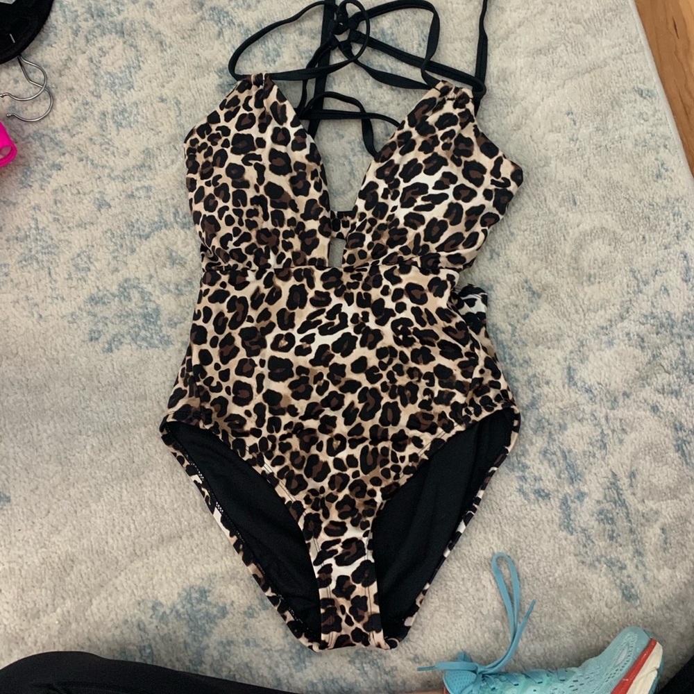 One piece swimsuit, size M